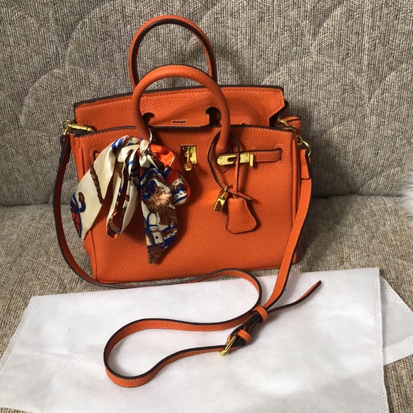 🌺🌺NEW BEAUTIFUL ORANGE BAG WITH GOLD DETAILS - Picture 4 of 13